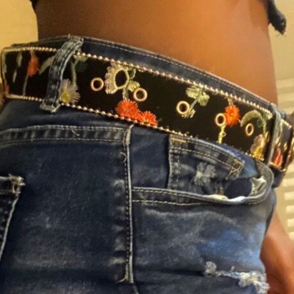 Western Floral Embroidered Buckle Belt - Picture 2 of 6